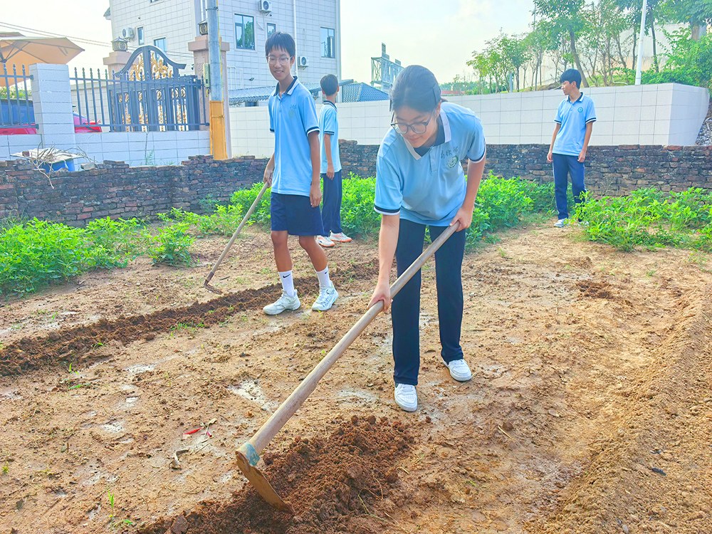 丹东孩子厌学不读书管教学校联系电话